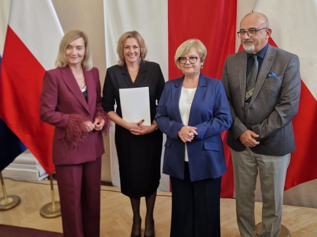 Pani Teresa Biela podczas odbioru nagrody Kuratora