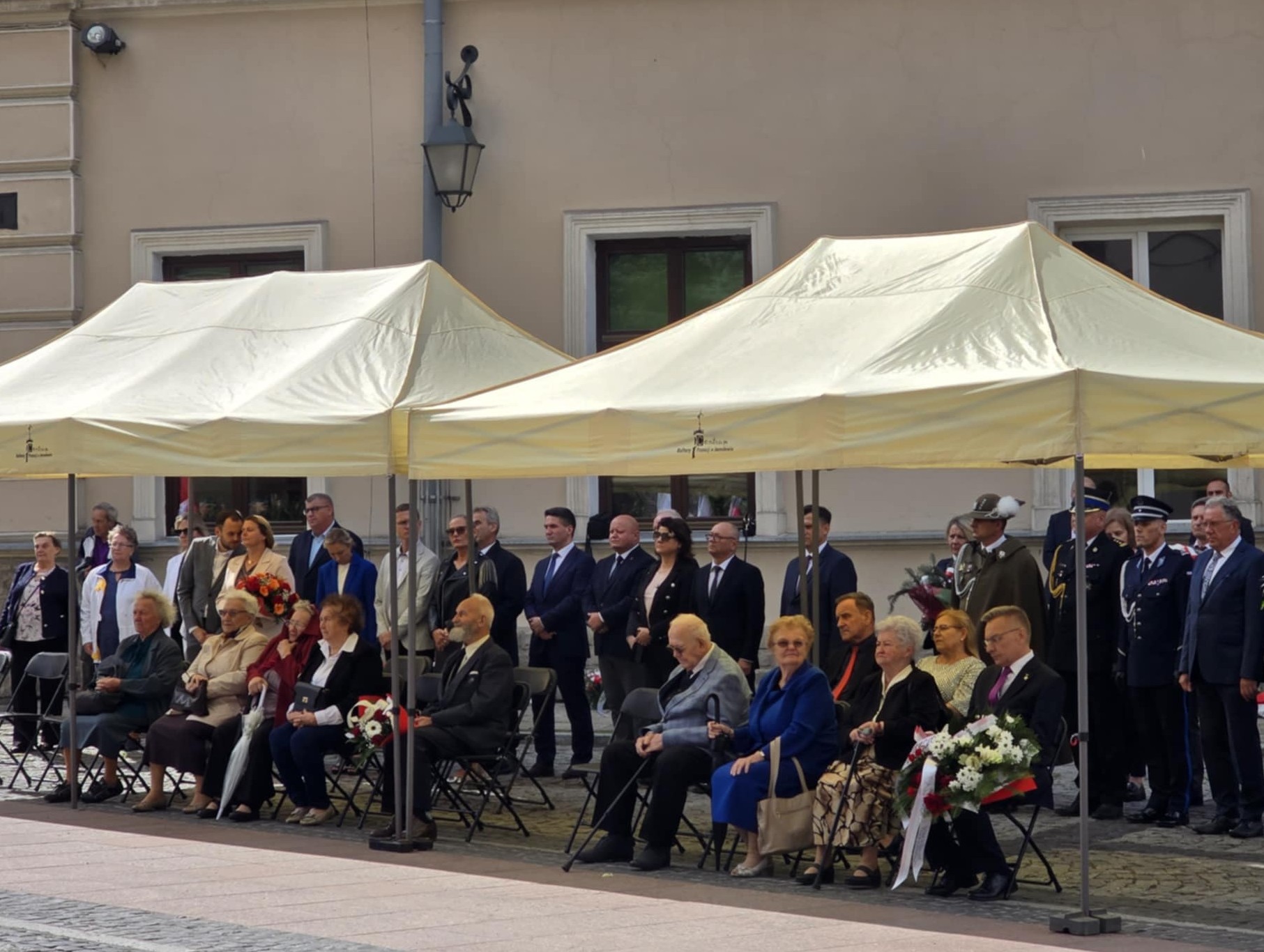 uroczystosci pod pomnikiem